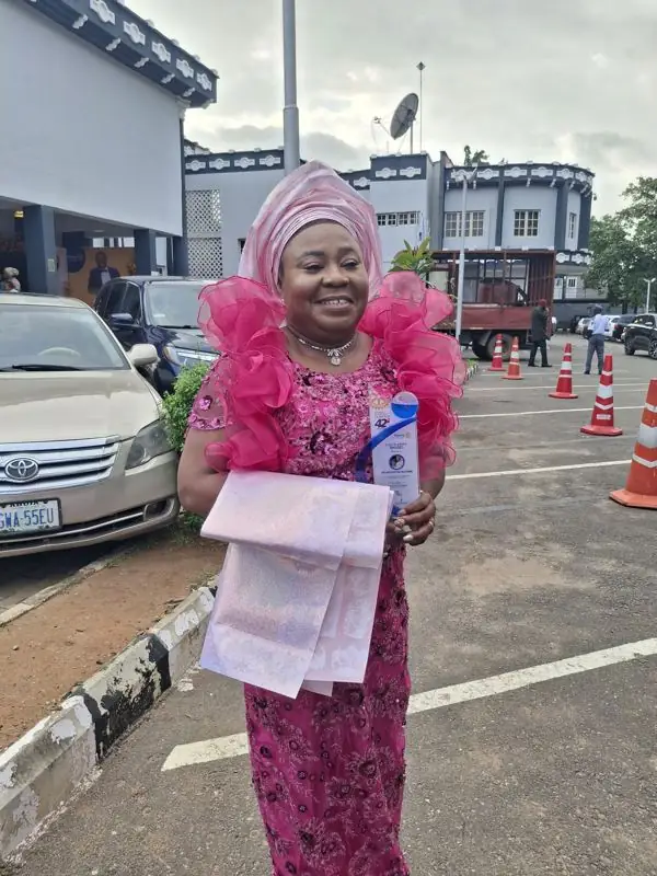 Mrs Erezi Joice Eterigho with her award